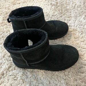 Black Ugg Classic Mini - Kids 4, Women’s 6